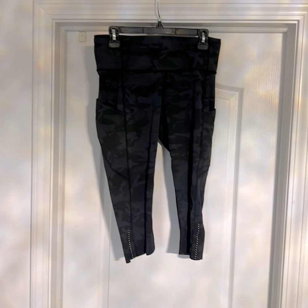 Camo Lululemon capris length, hardly worn.